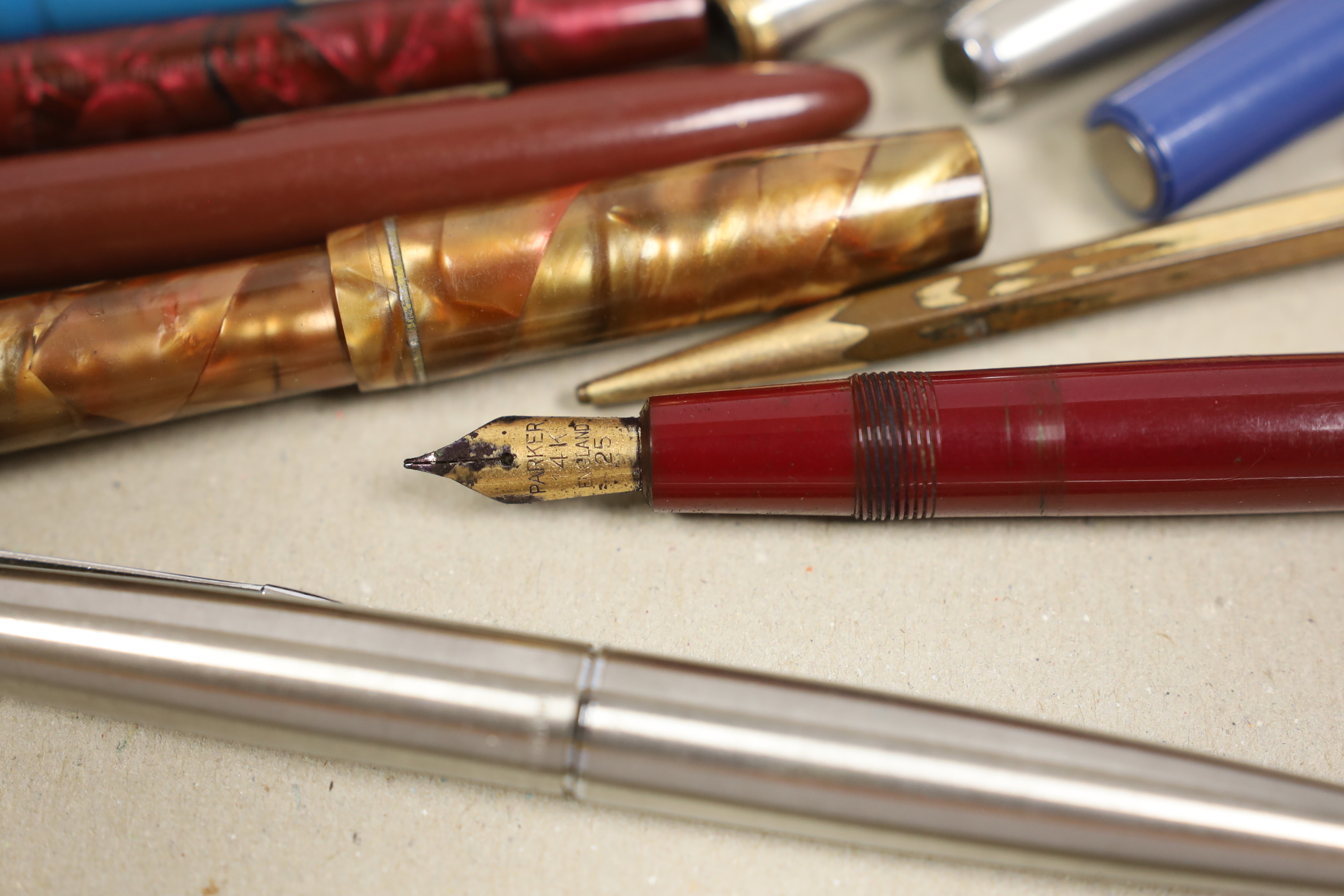 A collection of fountain pens and propelling pencils by Parker, etc. and a small penknife (17)